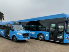 Blaue Busse des ÖPNV